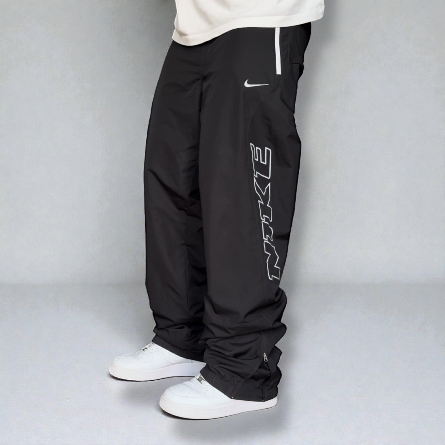 SUPER RARE 2000s Nike ‘Sample’ Trackpants Black - (M)