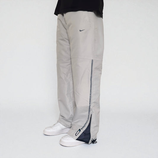 SUPERSELTENE Baggy-Trainingshose von Nike aus den 2000ern, Grau – (L)