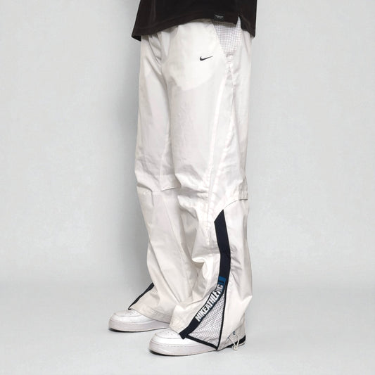 SUPERSELTENE Nike Athletic Trainingshose aus den 2000ern, Weiß – (L)