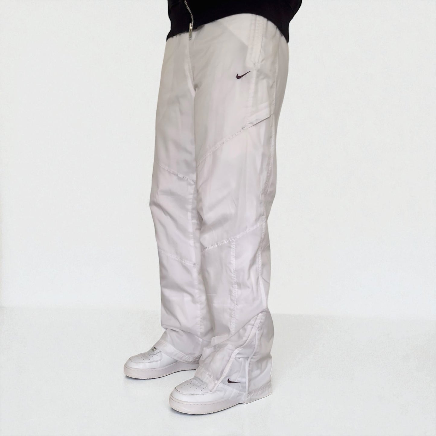 SUPERSELTENE Nike Trainingshose aus den 2000ern, weiß – (L)