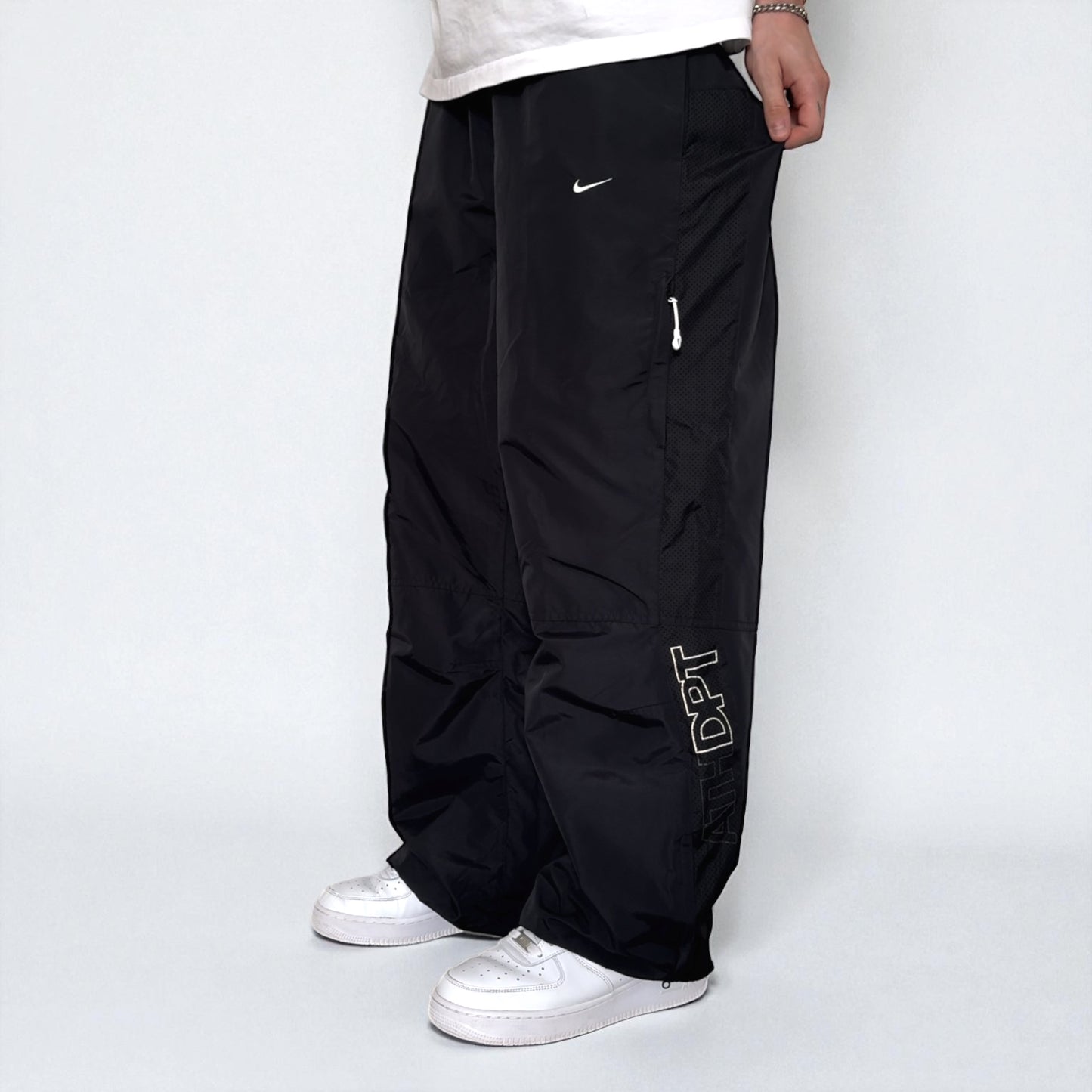 SELTENE Nike Trainingshose aus den 2000ern, schwarz, NAGELNEU – (L)