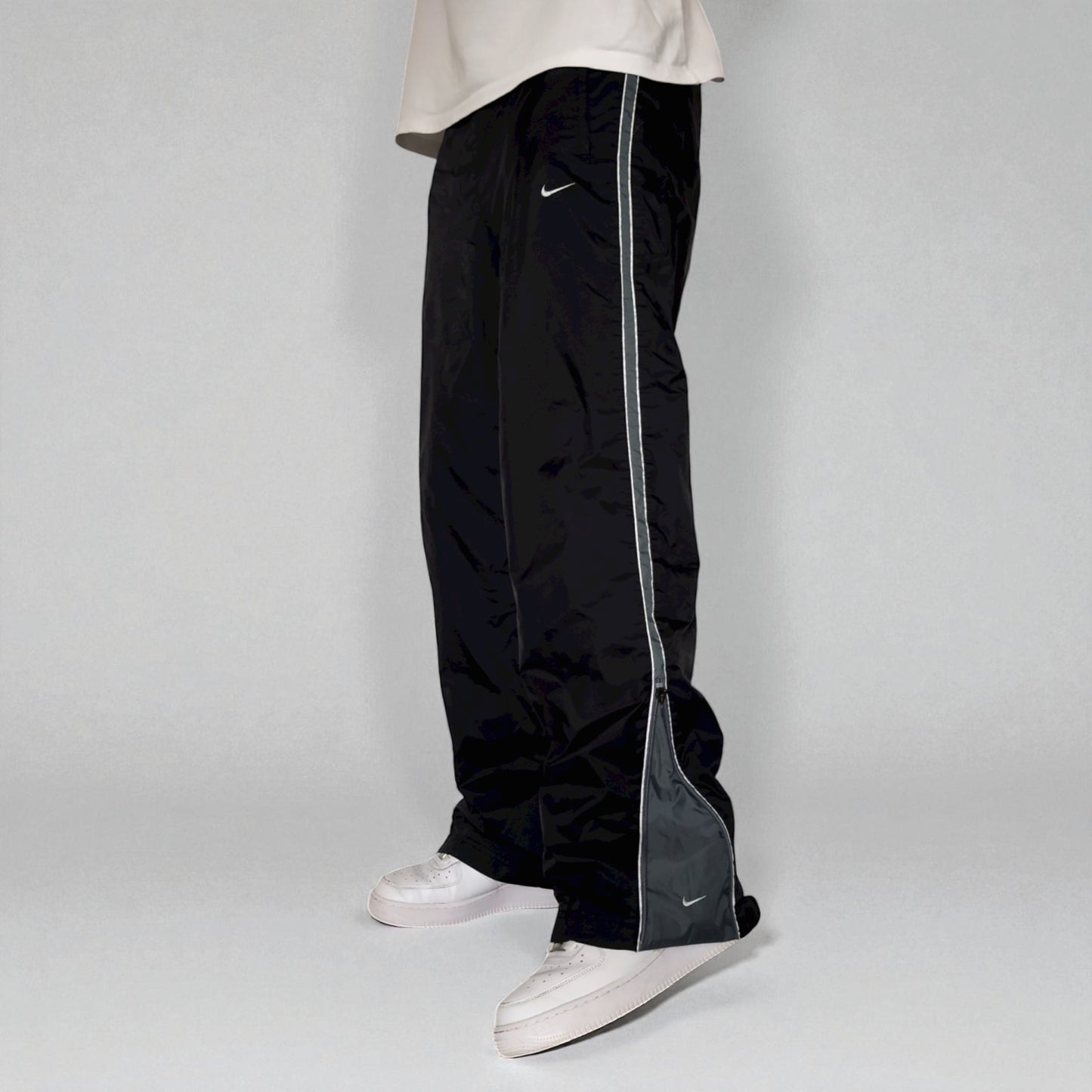SUPER RARE 1990s Nike Trackpants Black - (M)