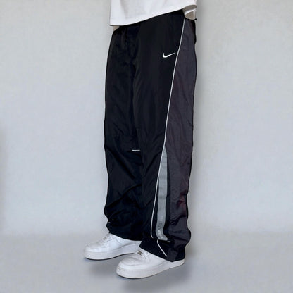SUPER RARE 2000s Nike Air Max Trackpants Black - (L)